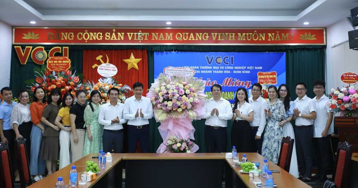 Trường Đại học Hồng Đức chúc mừng các đơn vị nhân Ngày Doanh nhân Việt Nam
